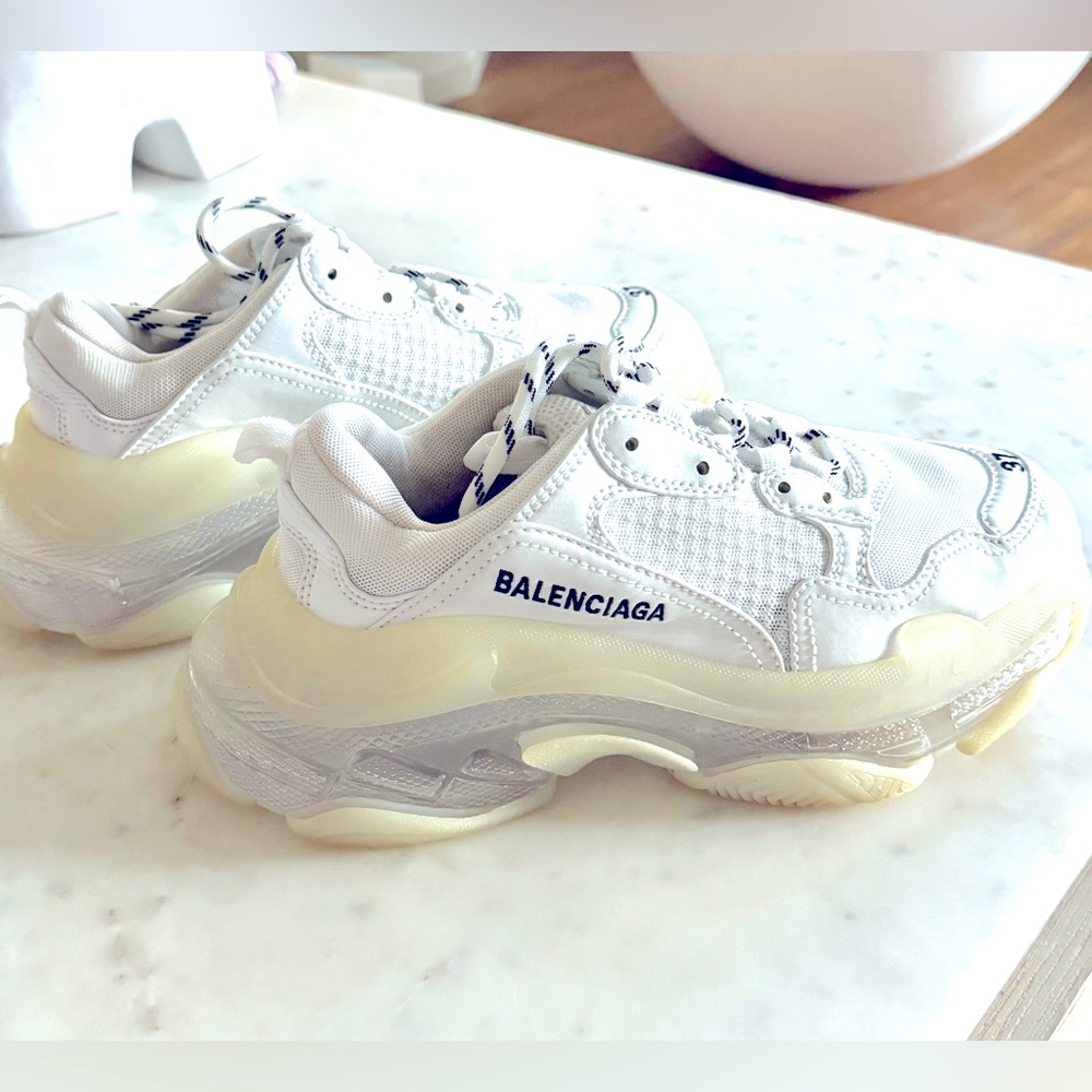 100 percent guaranteed authentic almost new Balenciaga beauties